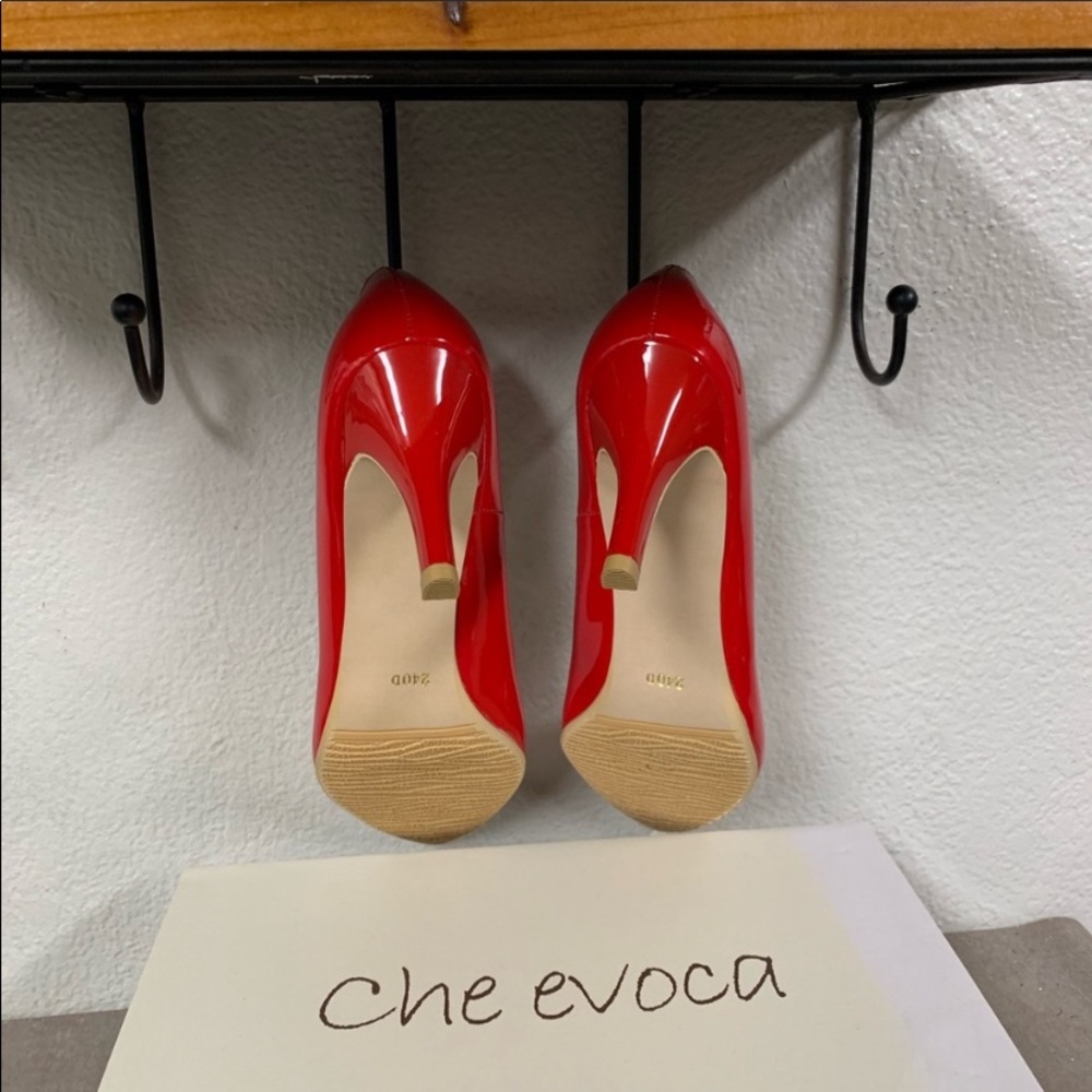Che Evoca 3” red pump heels New In Box - Picture 5 of 6